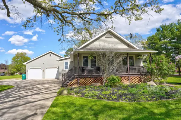 1220 N Chipman ST, Owosso, MI 48867