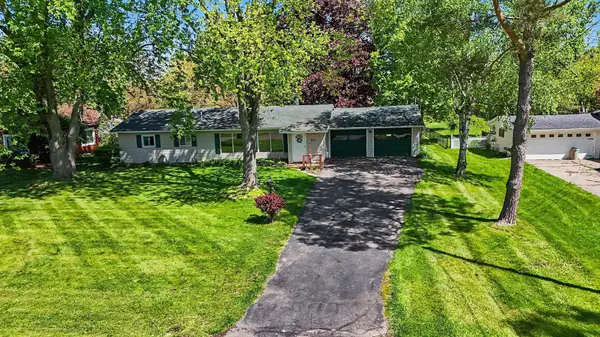 521 Rust Park DR, GrandBlanc, MI 48439