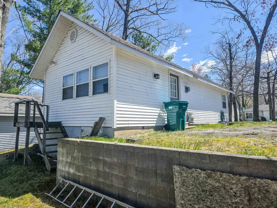121 E Houghton Lake DR, Prudenville, MI 48651 - #2