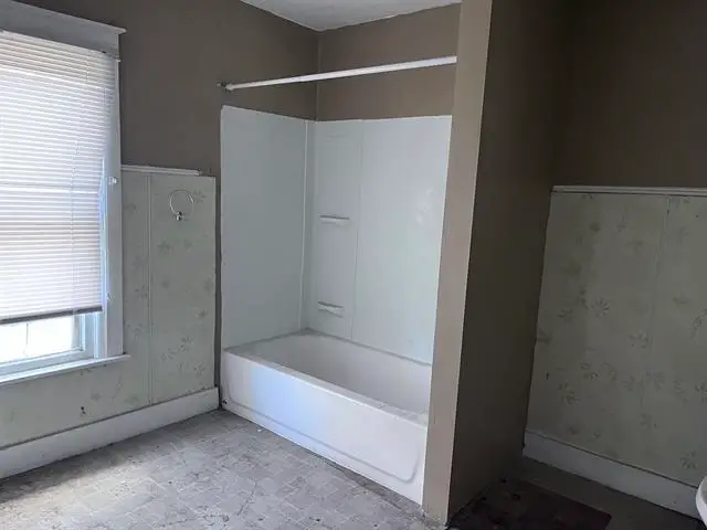 410 E fourth ST, Flint, MI 48503 - #3