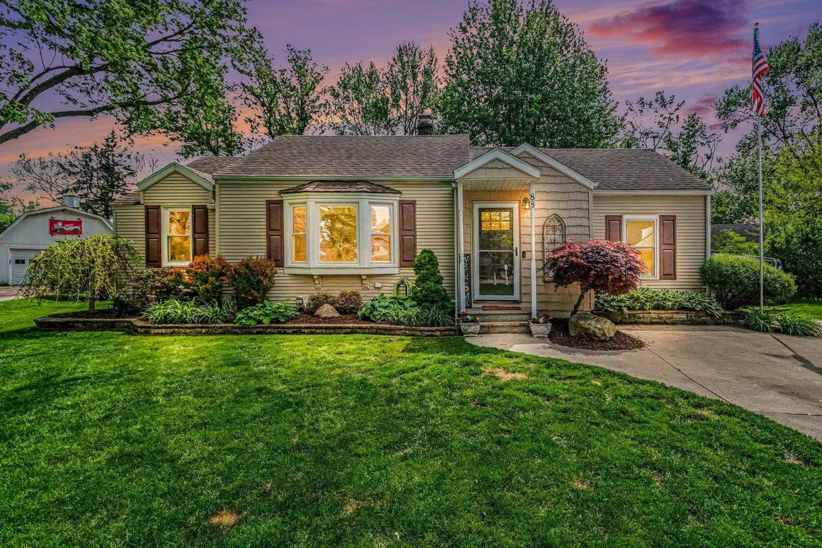 88 Hill Circle DR, Waterford, MI 48328 - #1