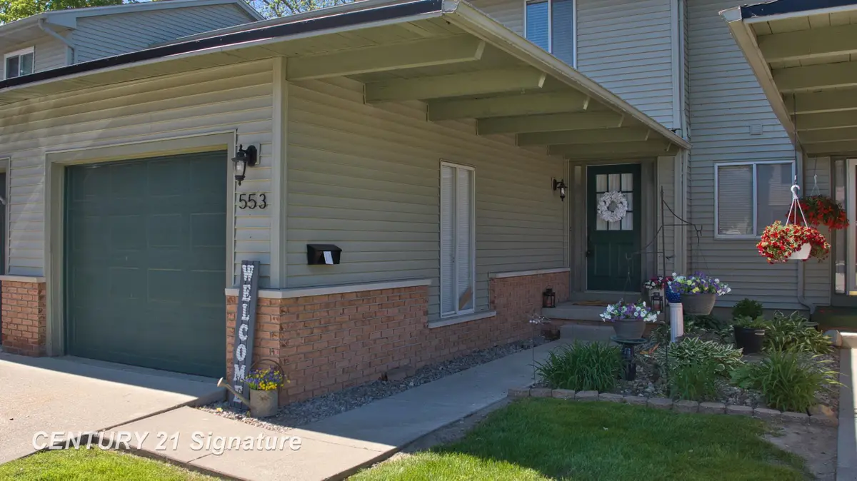 553 Oakbrook CIR, Flushing, MI 48433 - #1