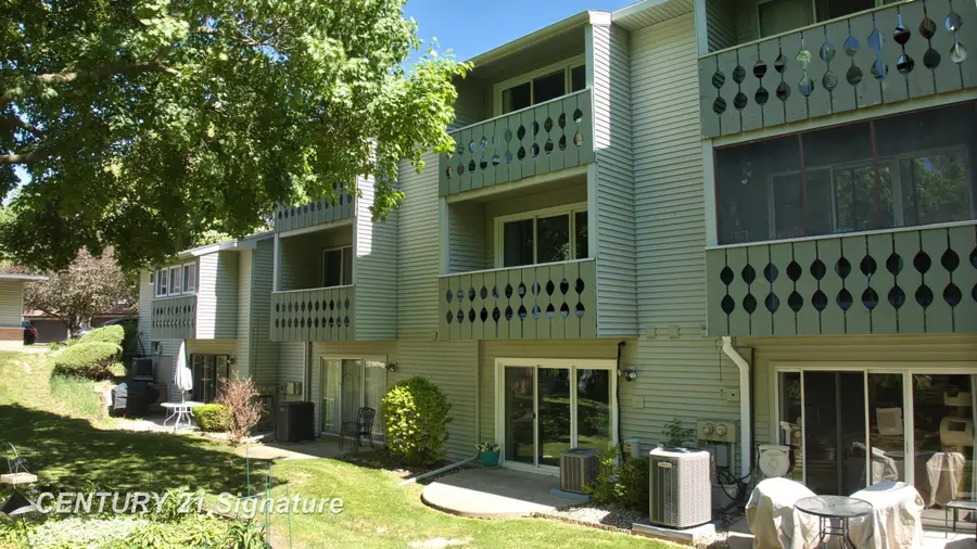 553 Oakbrook CIR, Flushing, MI 48433 - #2
