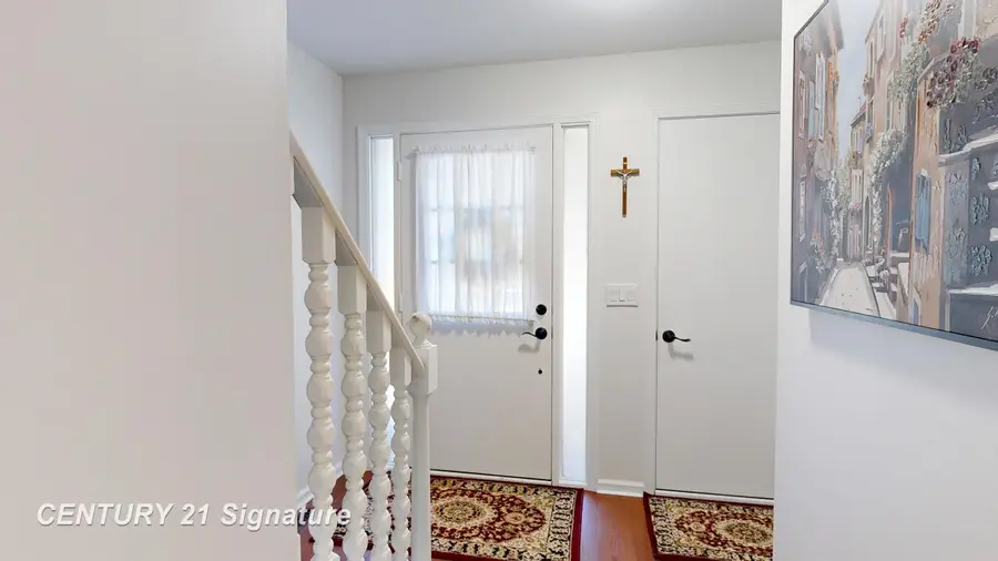 553 Oakbrook CIR, Flushing, MI 48433 - #3