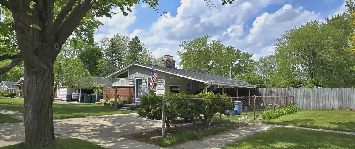 811 Thomas ST, Flushing, MI 48433 - #1