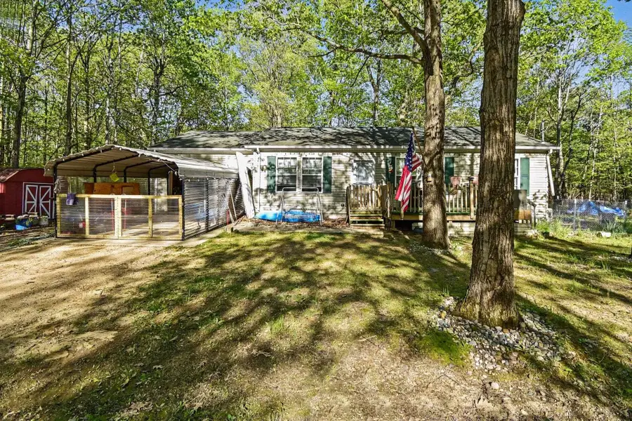 2738 Lakeshore DR, Gladwin, MI 48624 - #2