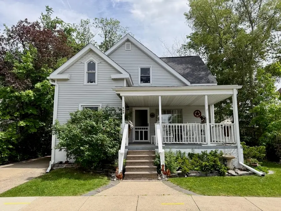 202 Mackinaw ST, Durand, MI 48429 - #2