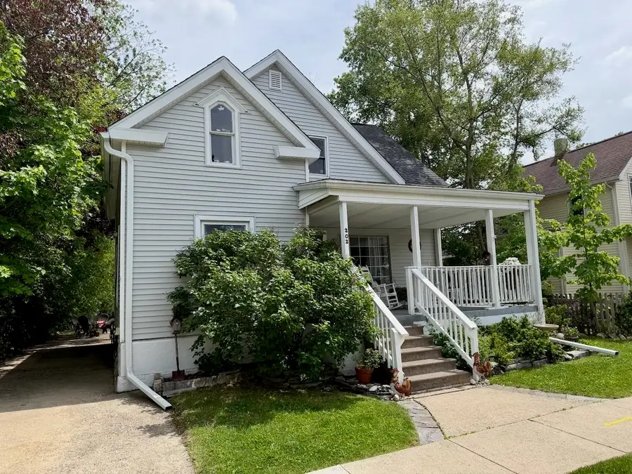 202 Mackinaw ST, Durand, MI 48429 - #3
