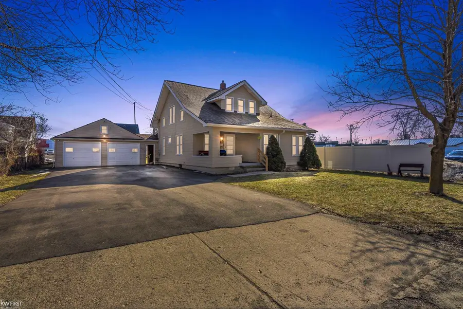 216 N Genesee ST, Davison, MI 48423 - #3