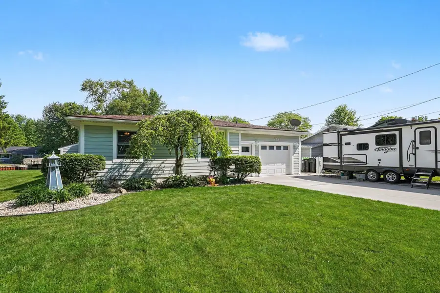 3332 Shawnee TRL, Pinckney, MI 48169 - #3