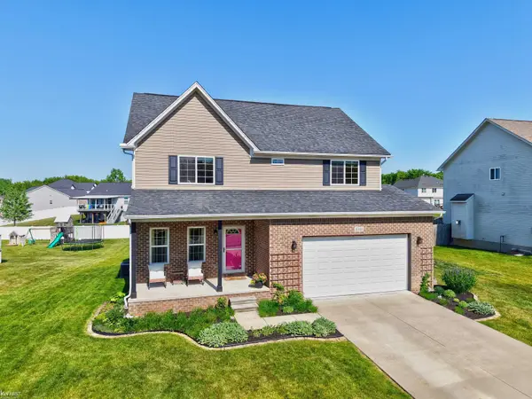 8101 Peninsula CIR, GrandBlanc, MI 48439