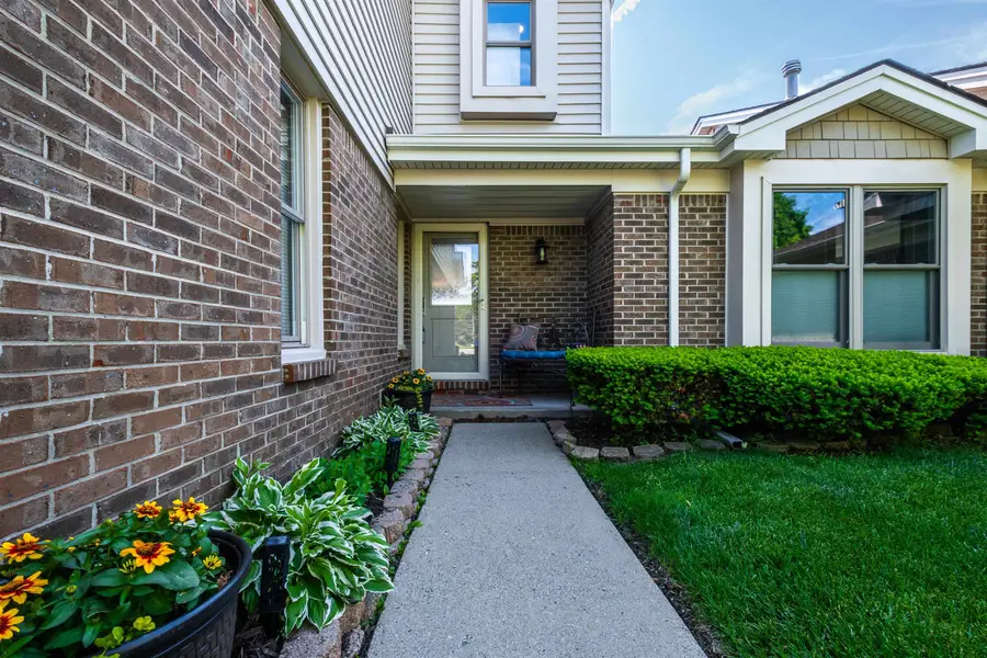 674 Summit Ridge DR, Milford, MI 48381 - #3