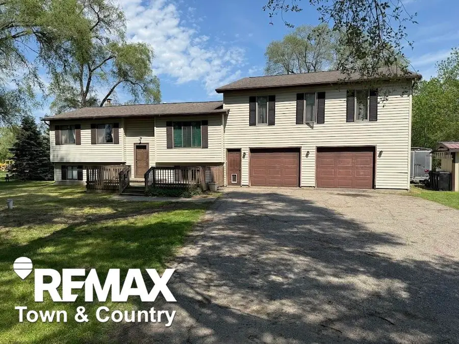 4372 N Gale RD, Davison, MI 48423 - #2