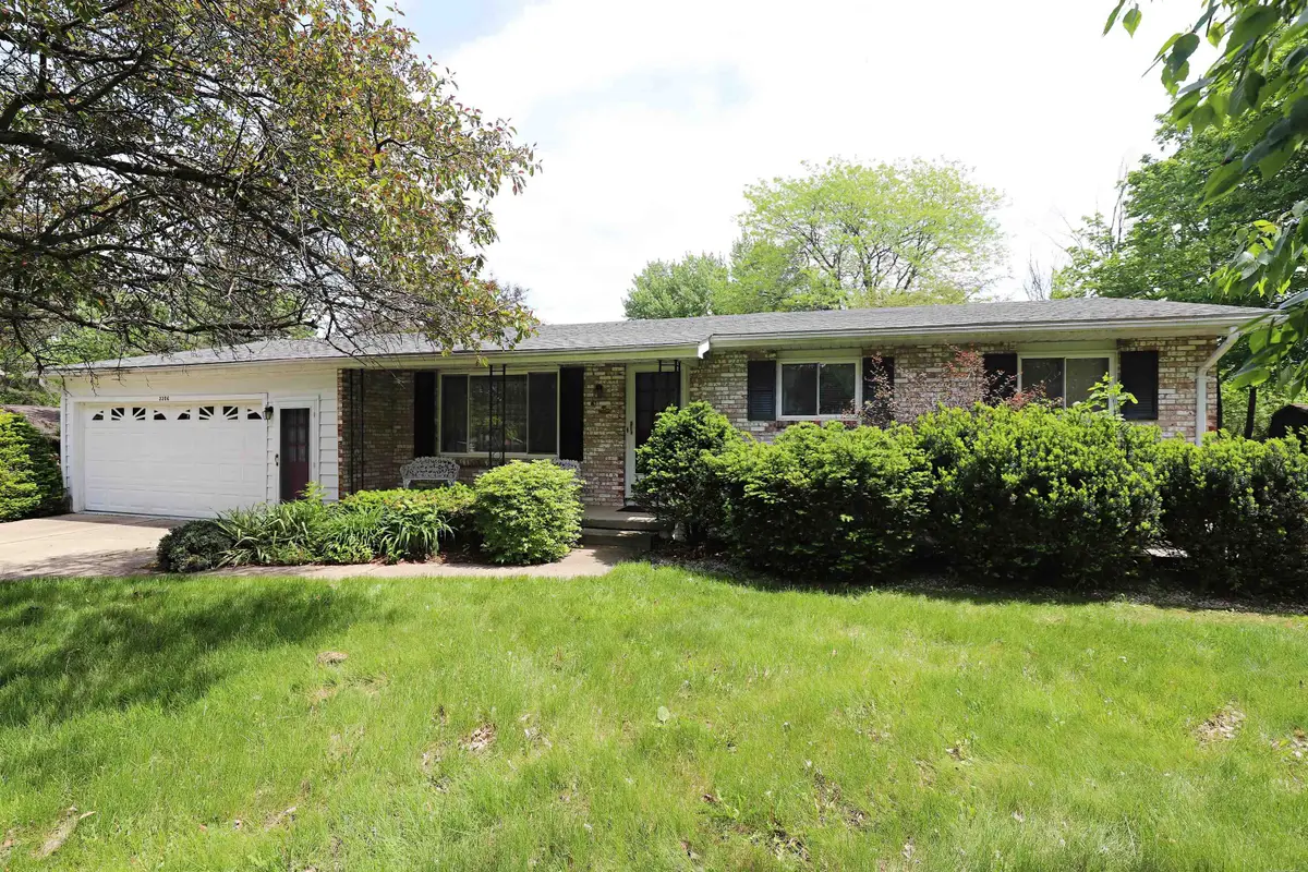 3306 Woodvalley DR, Flushing, MI 48433 - #1