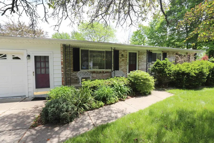 3306 Woodvalley DR, Flushing, MI 48433 - #2
