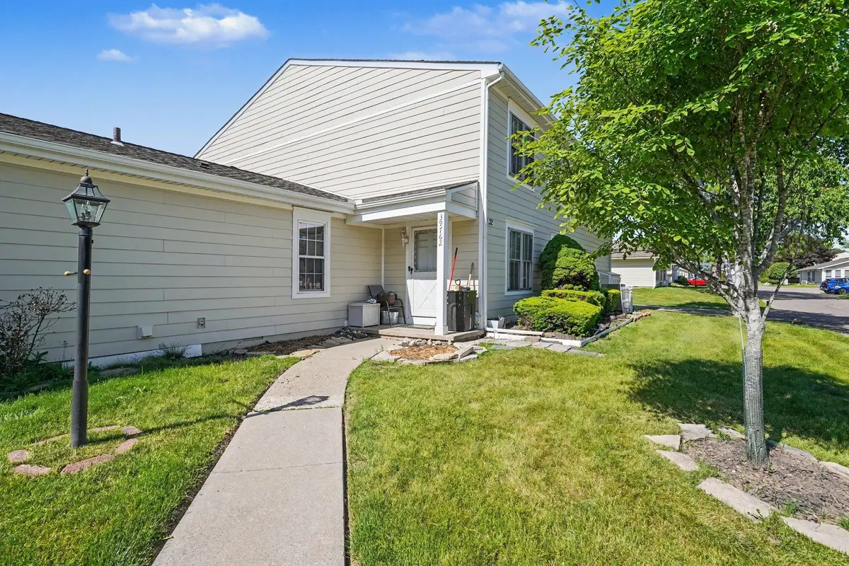 39762 Village Wood CIR, Novi, MI 48375 - #1