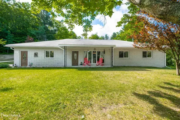 1557 W Eddy School RD, Bellaire, MI 49615