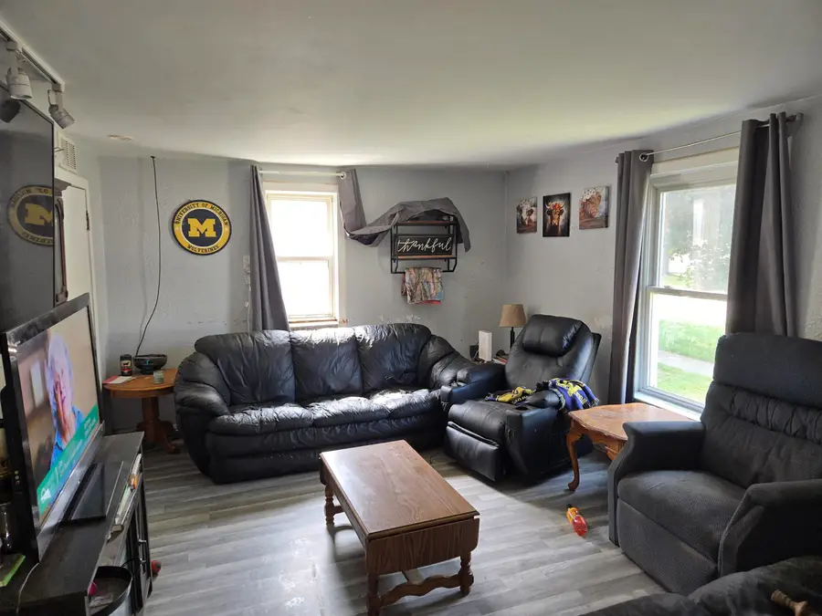 511 Lockwood ST, Chesaning, MI 48616 - #2