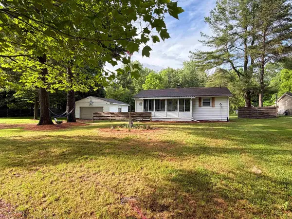 1079 W Moore RD, Saginaw, MI 48601