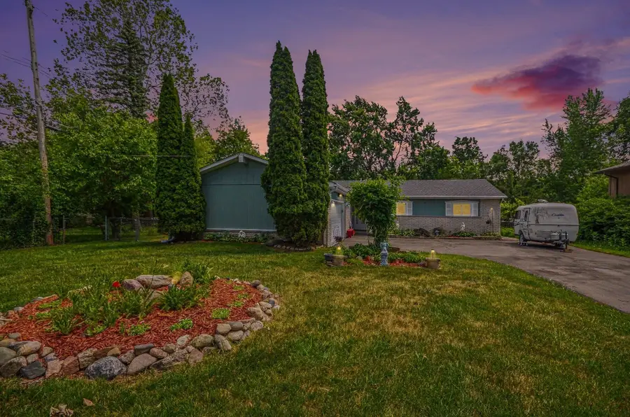30809 Leelane ST, Farmington Hills, MI 48336 - #2