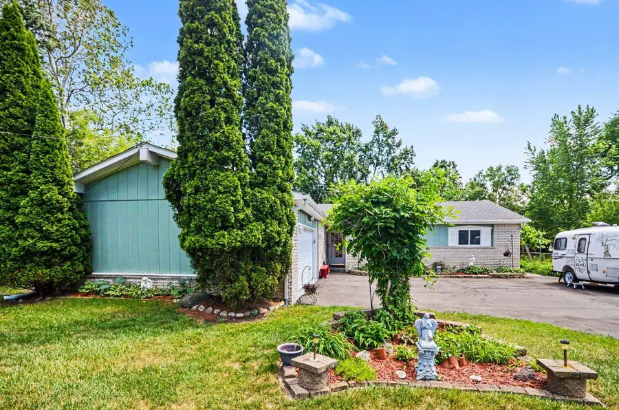 30809 Leelane ST, Farmington Hills, MI 48336 - #3