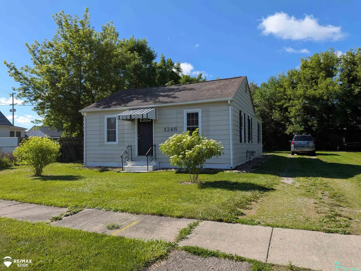 1346 Connell ST, Burton, MI 48529 - #1