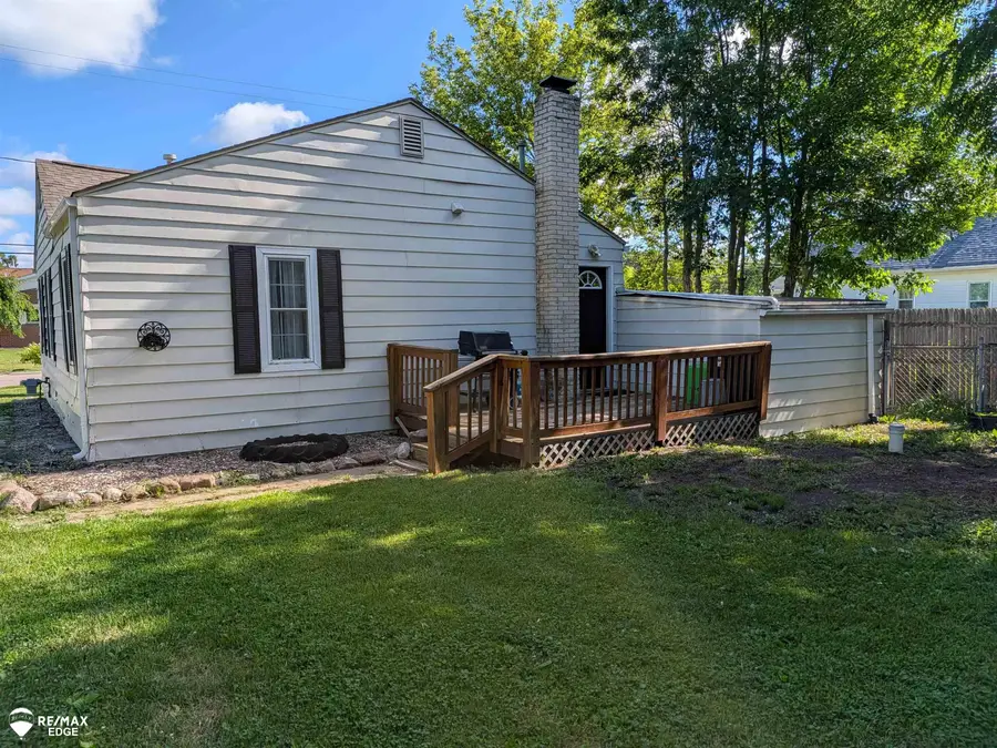 1346 Connell ST, Burton, MI 48529 - #2