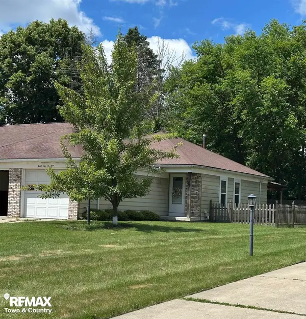 3109 Vineyard LN, Flushing, MI 48433