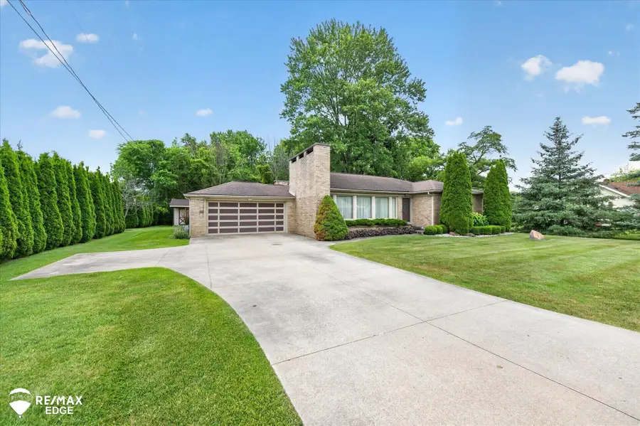 10048 E Coldwater RD, Davison, MI 48423 - #2