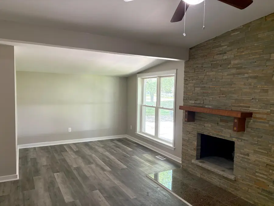1060 Pawnee DR, Burton, MI 48509 - #2