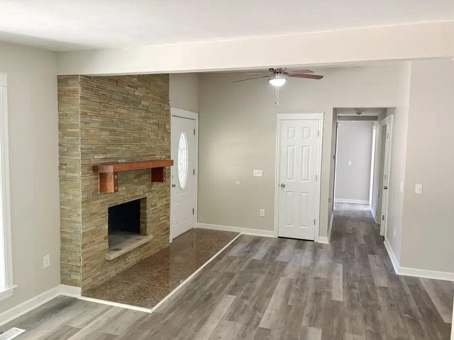 1060 Pawnee DR, Burton, MI 48509 - #3