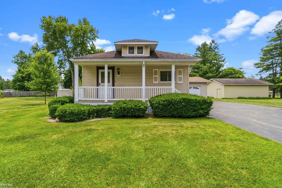 1018 Mildred ST, Flushing, MI 48433 - #2