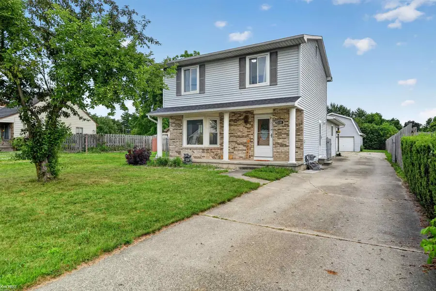 2228 McLaren ST, Burton, MI 48529 - #2