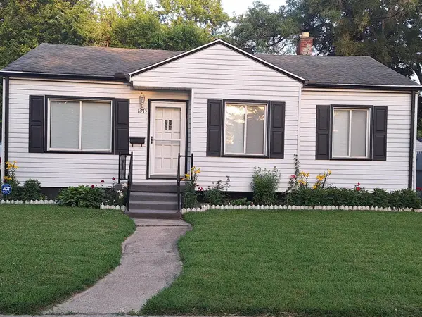 1613 Berrywood LN, Flint, MI 48507