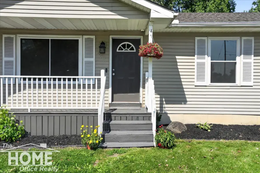 422 S Williams ST, Perry, MI 48872 - #2