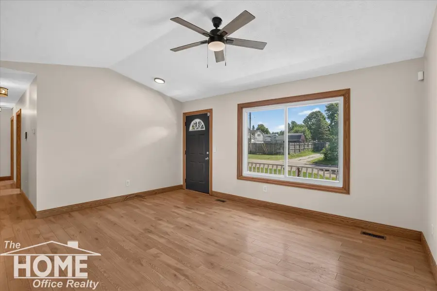 422 S Williams ST, Perry, MI 48872 - #3