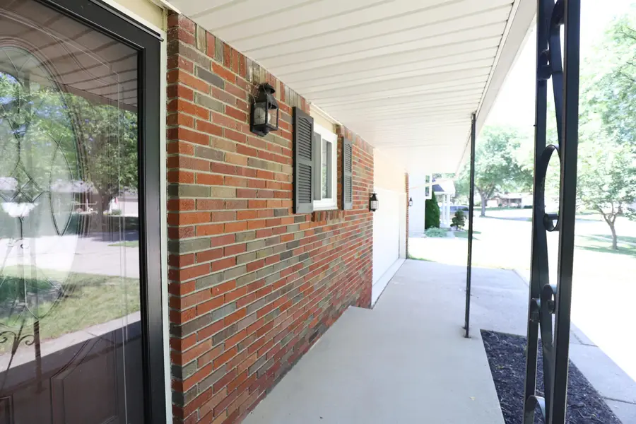 333 Windy Bluff ST, Flushing, MI 48433 - #2