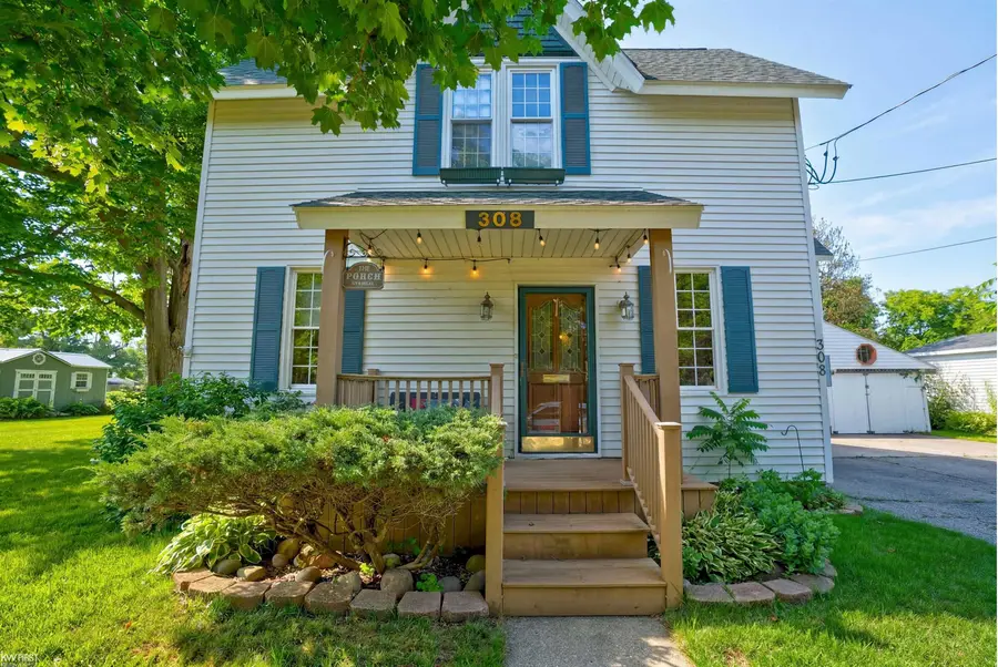 308 Emily ST, Flushing, MI 48433 - #3