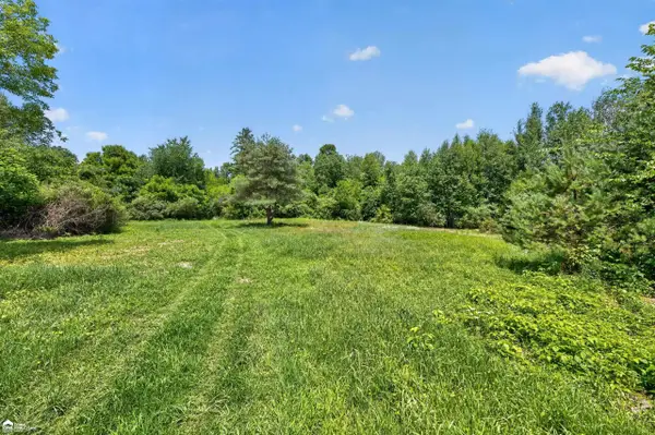 5498 Piersonville RD, Columbiaville, MI 48421