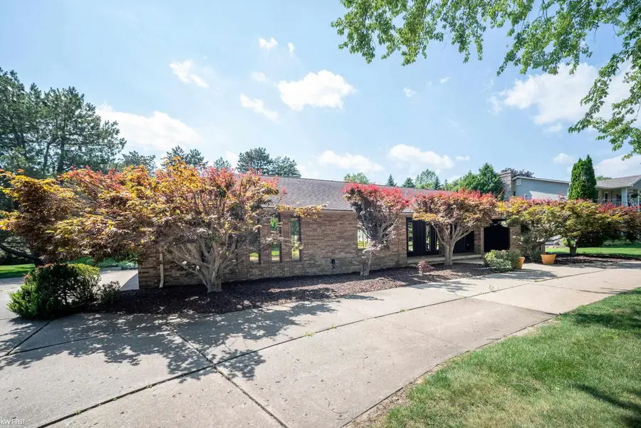 9394 Oakmont Oakmont DR, Grand Blanc, MI 48439 - #3