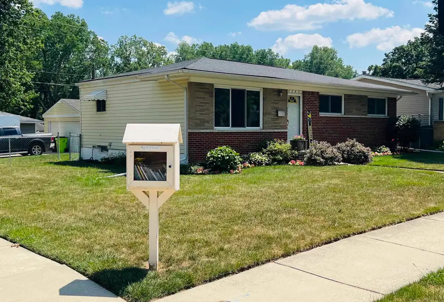 5243 Don Shenk ST, Swartz Creek, MI 48473 - #2