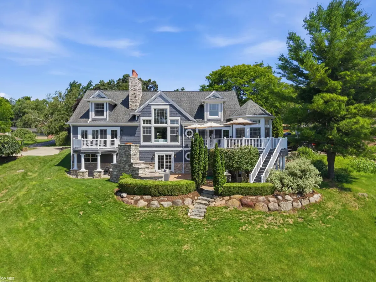 7511 Greene Haven DR, Clarkston, MI 48348 - #1