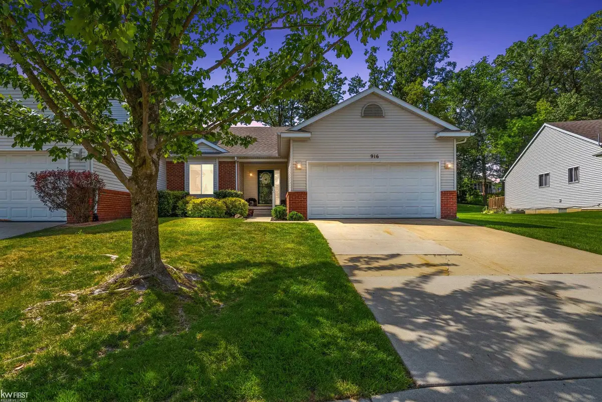 916 Spirea DR, Howell, MI 48843 - #1