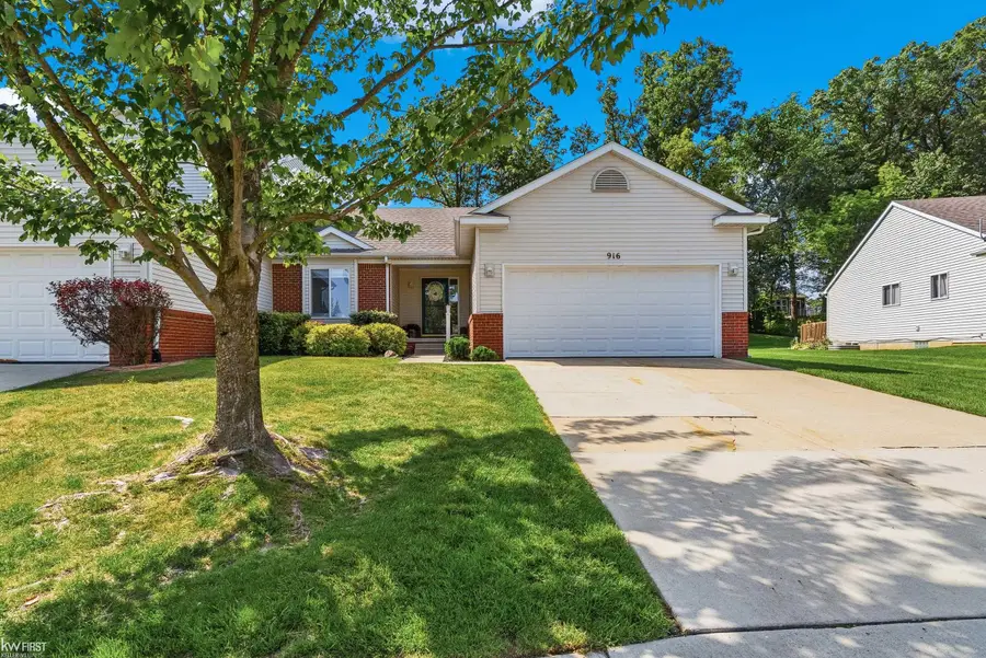 916 Spirea DR, Howell, MI 48843 - #2