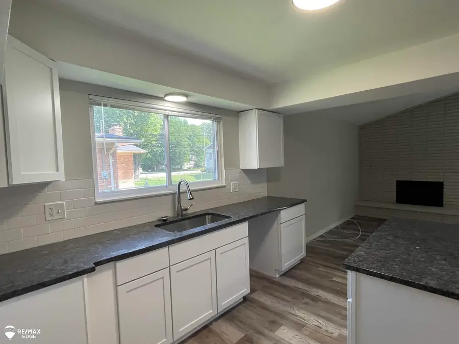 37852 Lola DR, Sterling Heights, MI 48312 - #2