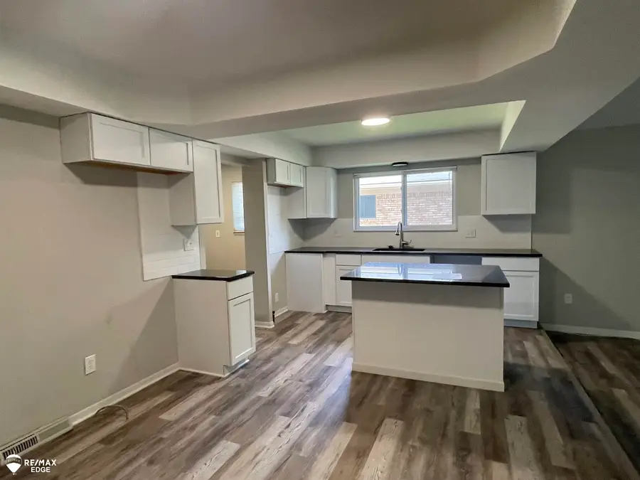 37852 Lola DR, Sterling Heights, MI 48312 - #3