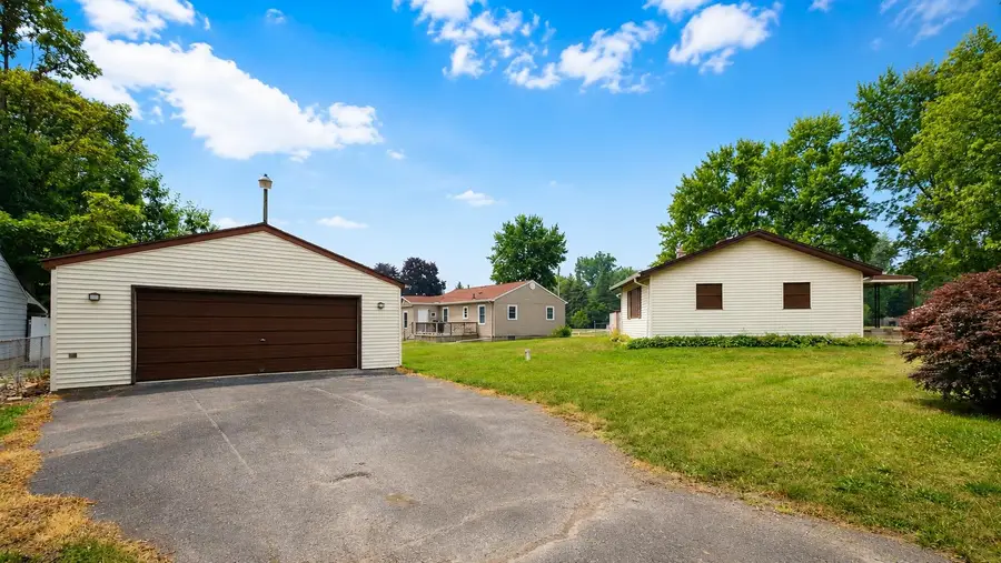 4126 N Belsay RD, Flint, MI 48506 - #2