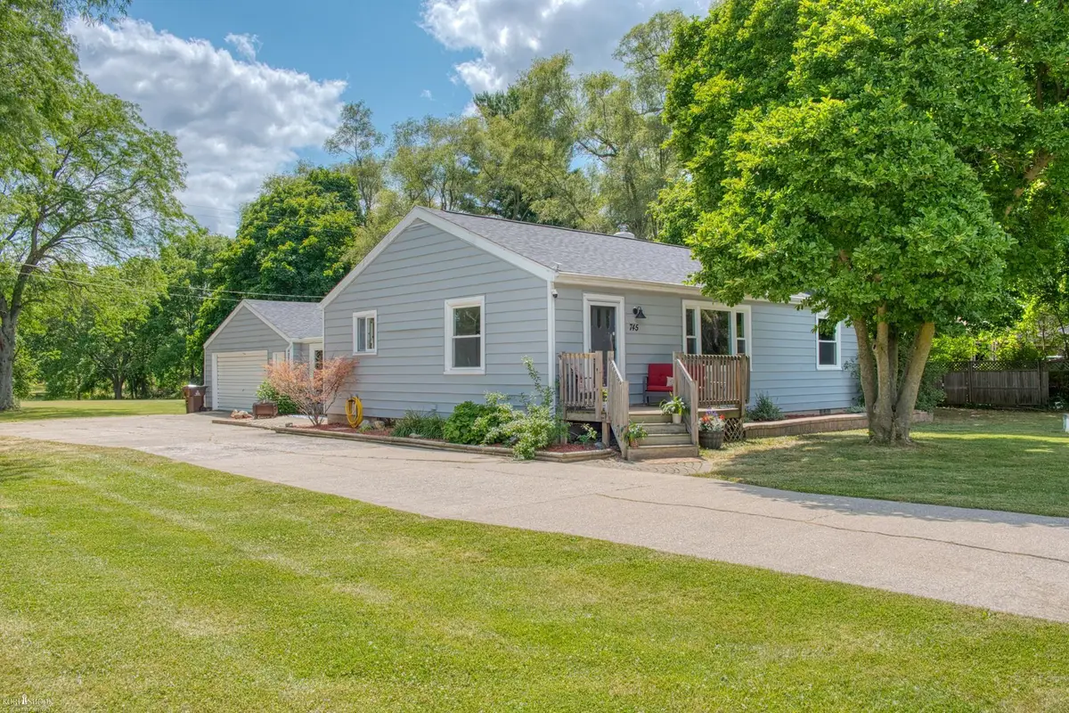 745 Raymond RD, Owosso, MI 48867 - #1