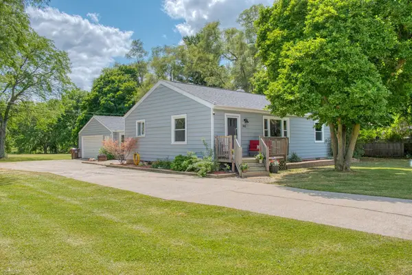 745 Raymond RD, Owosso, MI 48867