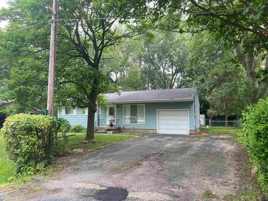 9222 Maplewood ST, Clio, MI 48420 - #3